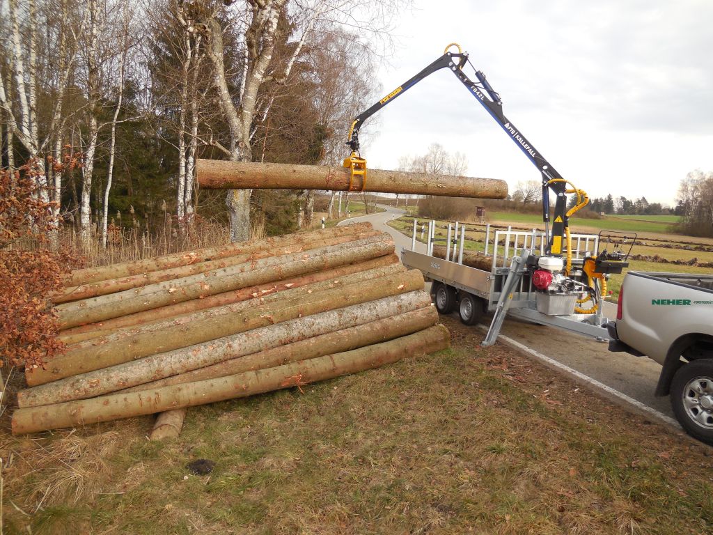 300x225 images produkte pkwanhaenger pkw anhaenger mit forstkran 3