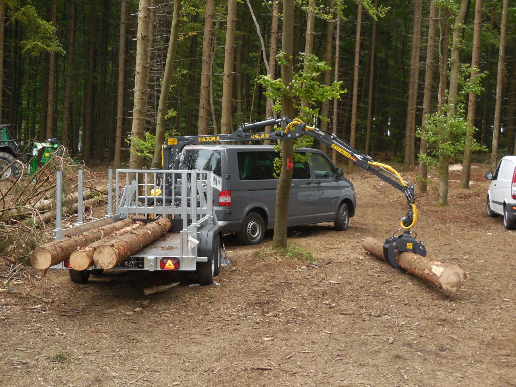 pkw forstanhnger mit kran 1