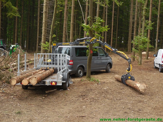 pkw forstanhnger mit kran 1